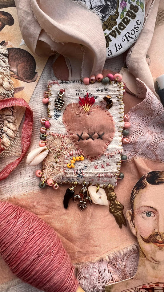 Escapulario / Little Amulet by Aitor Saraiba | 12th Sept