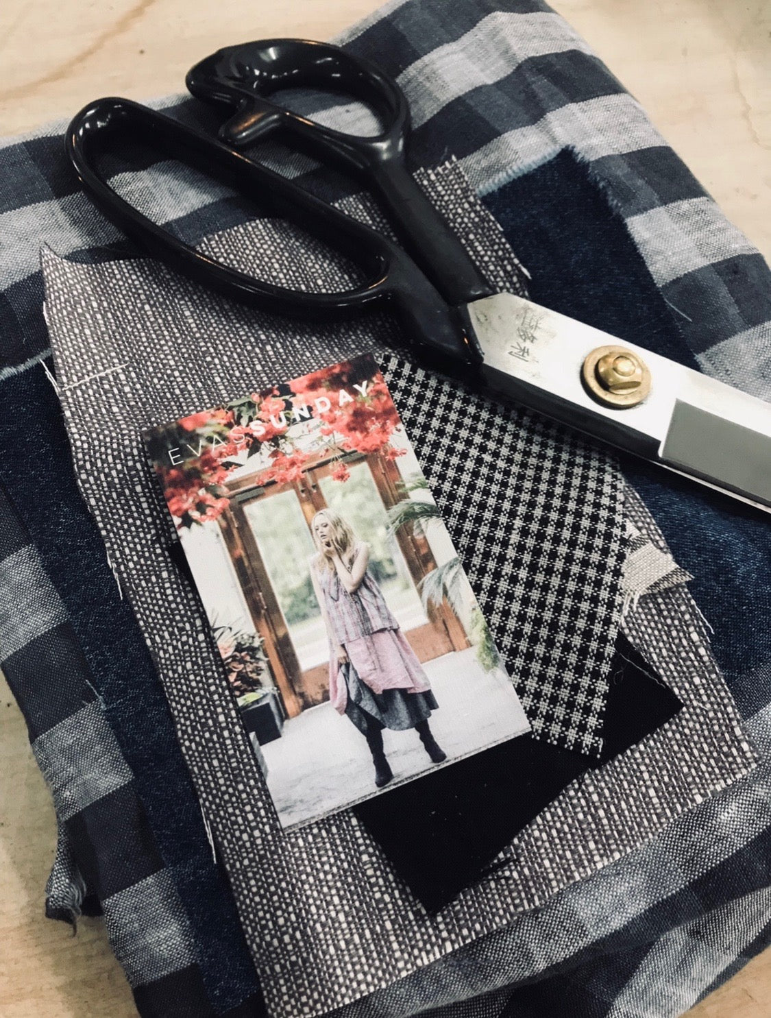 Eva's Sunday Fabric Flower Brooches with Nic | 26th April